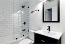 Kreatywne remonty małych łazienek z wykorzystaniem płytek ceramicznych